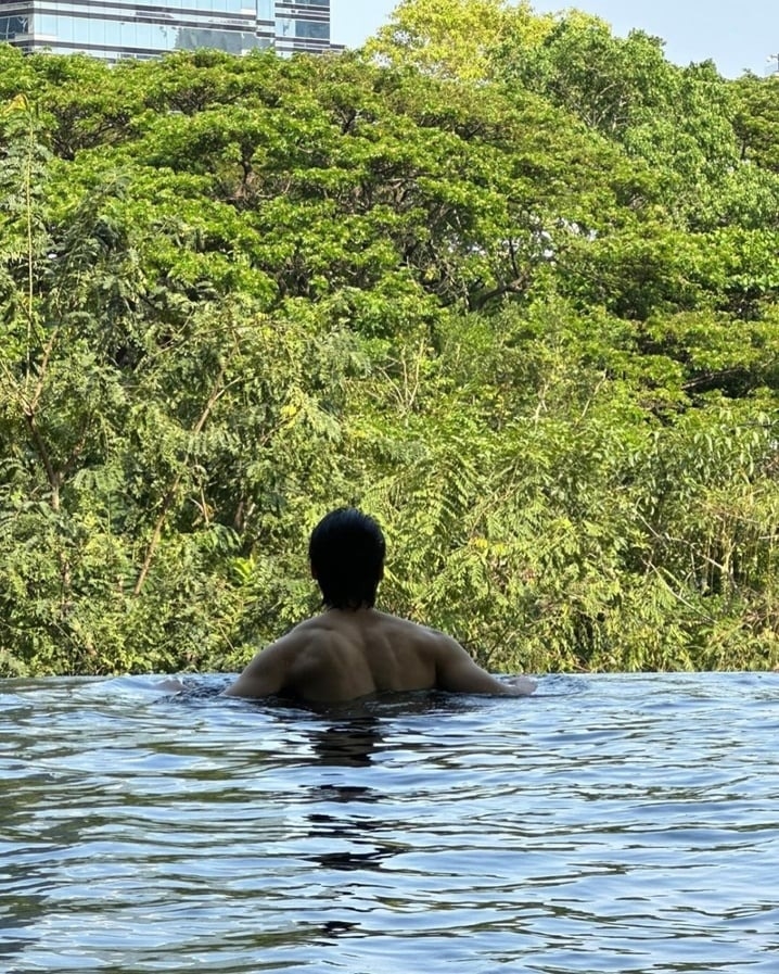 車銀優狂曬背肌