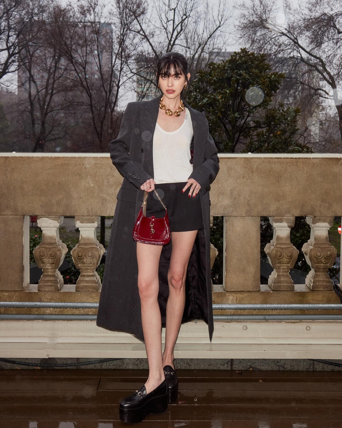 Davika Hoorne 率性手拎GUCCI Jackie Notte