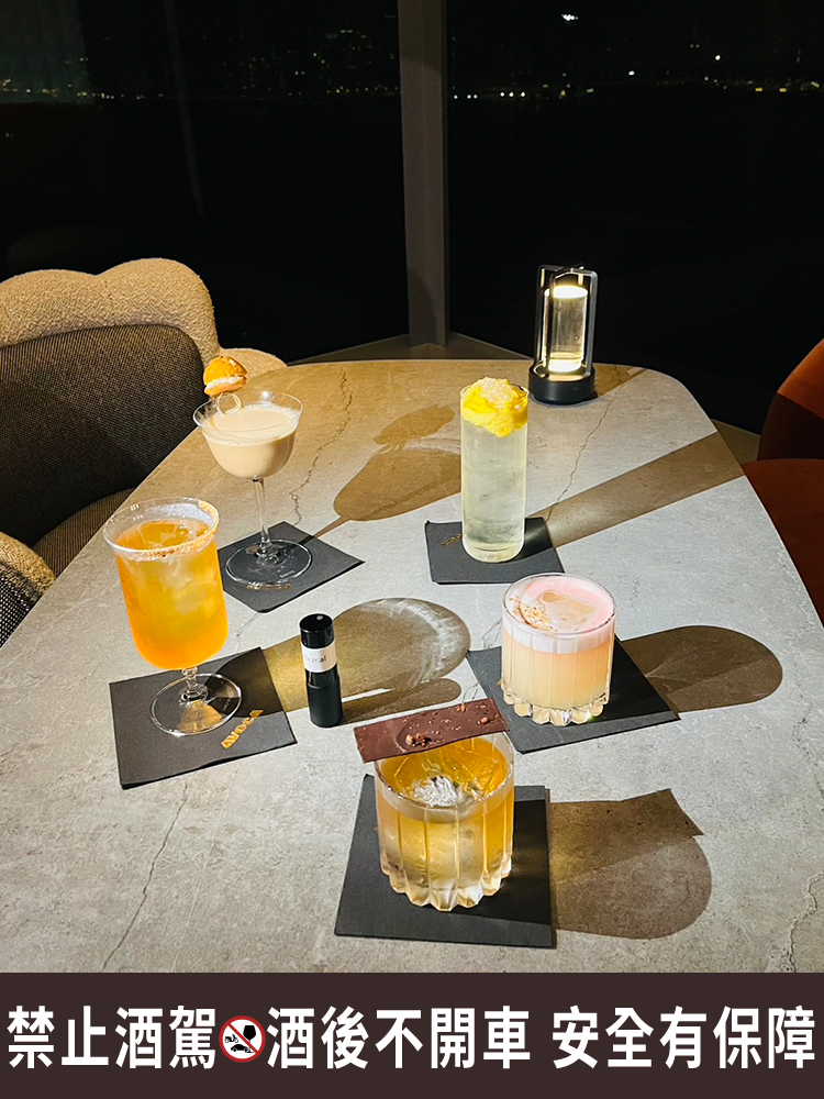 2023年末重新開幕的Mondrian Hong Kong飯店，設有高空酒吧