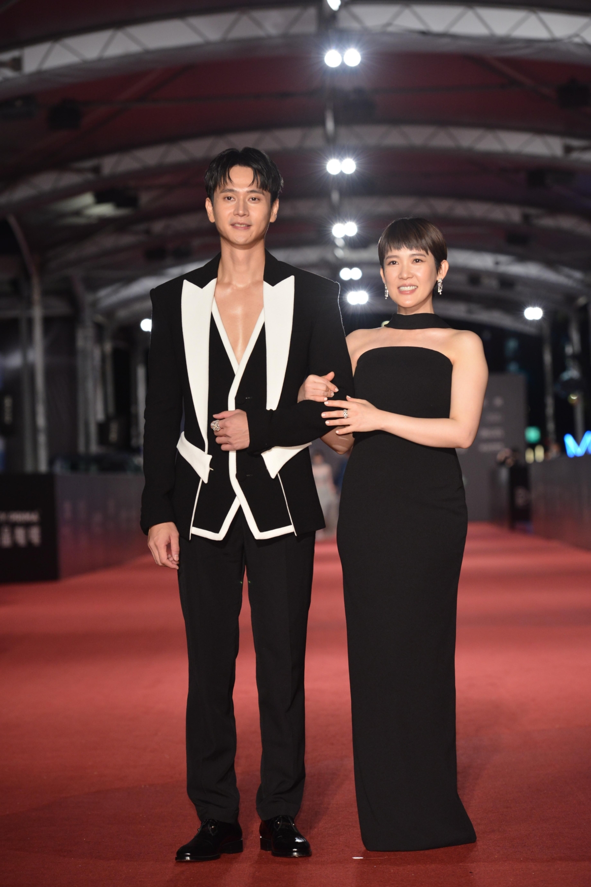 劉冠廷去年帶著孕妻孫可芳公開走紅毯。