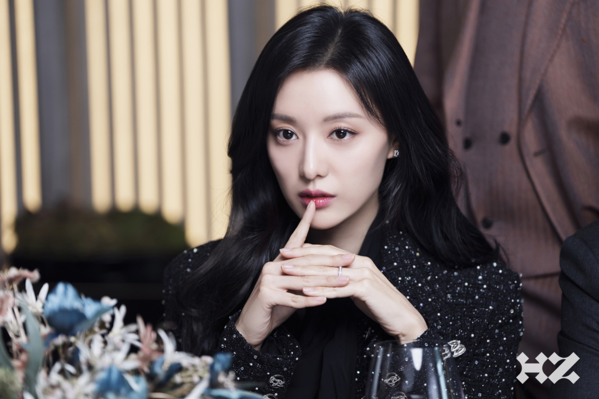 金智媛《淚之女王》飾演洪海仁是女王集團的千金