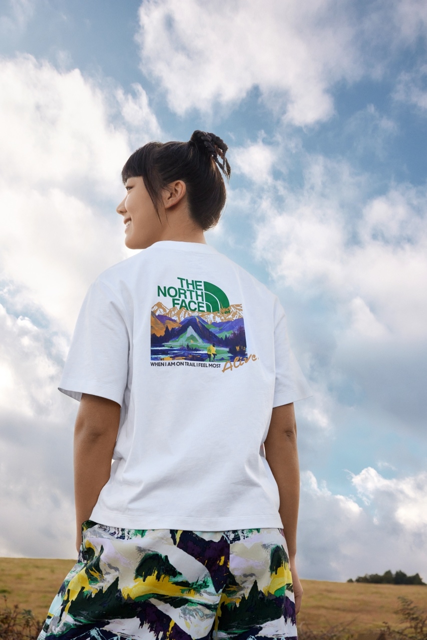 The North Face以生機蓬勃的春夏為靈感,創造出獨特山野印花的IWD國際婦女節限定商品