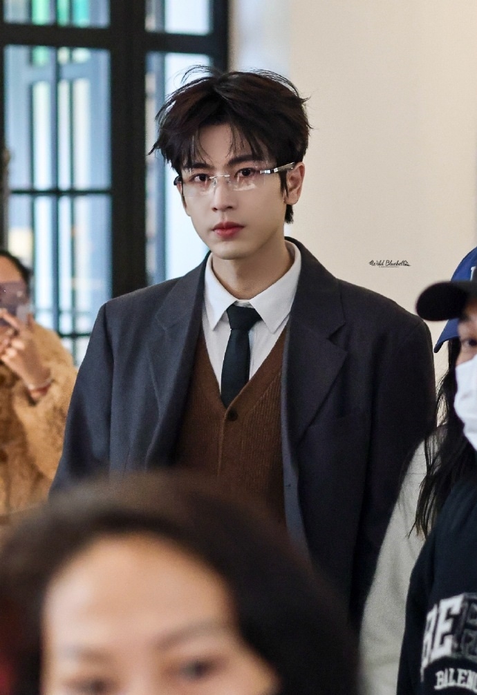 張凌赫獲封陸劇新生代「顏帝」