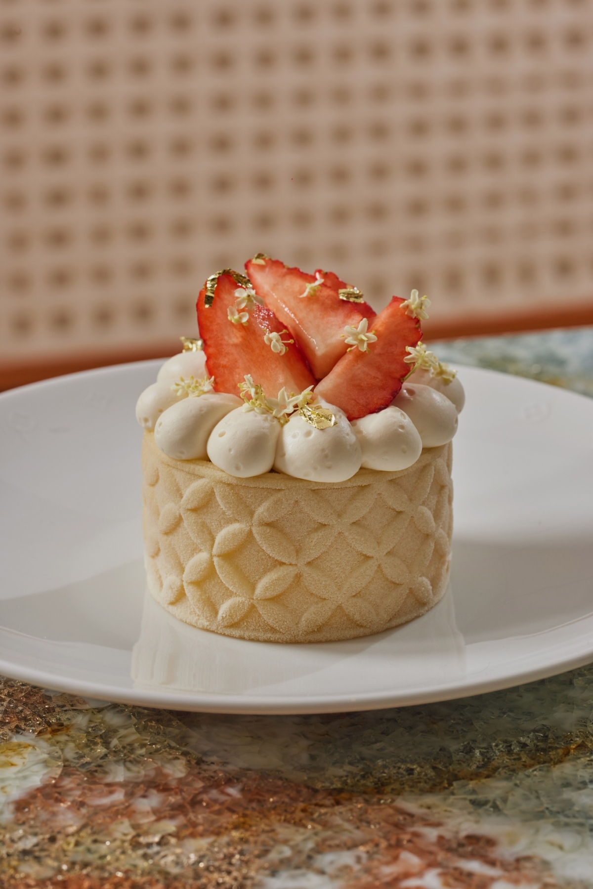 LV草莓香草蛋糕精巧猶如精品。