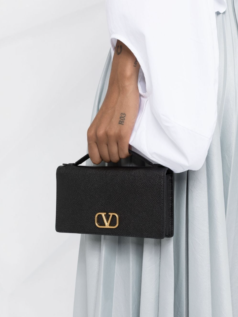 Valentino Garavani Vlogo Signature 皮質搭練錢包