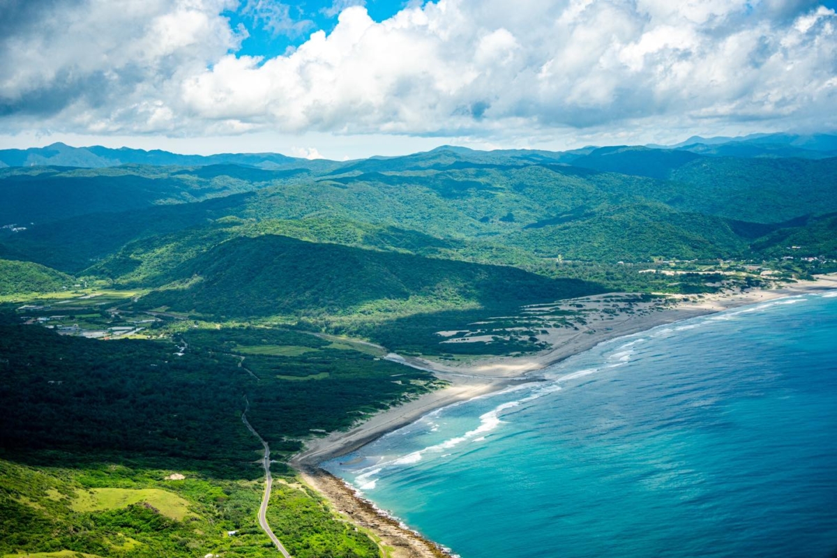 「屏東空中遊覽」高空俯瞰屏東海岸線,美得令人心馳神往。