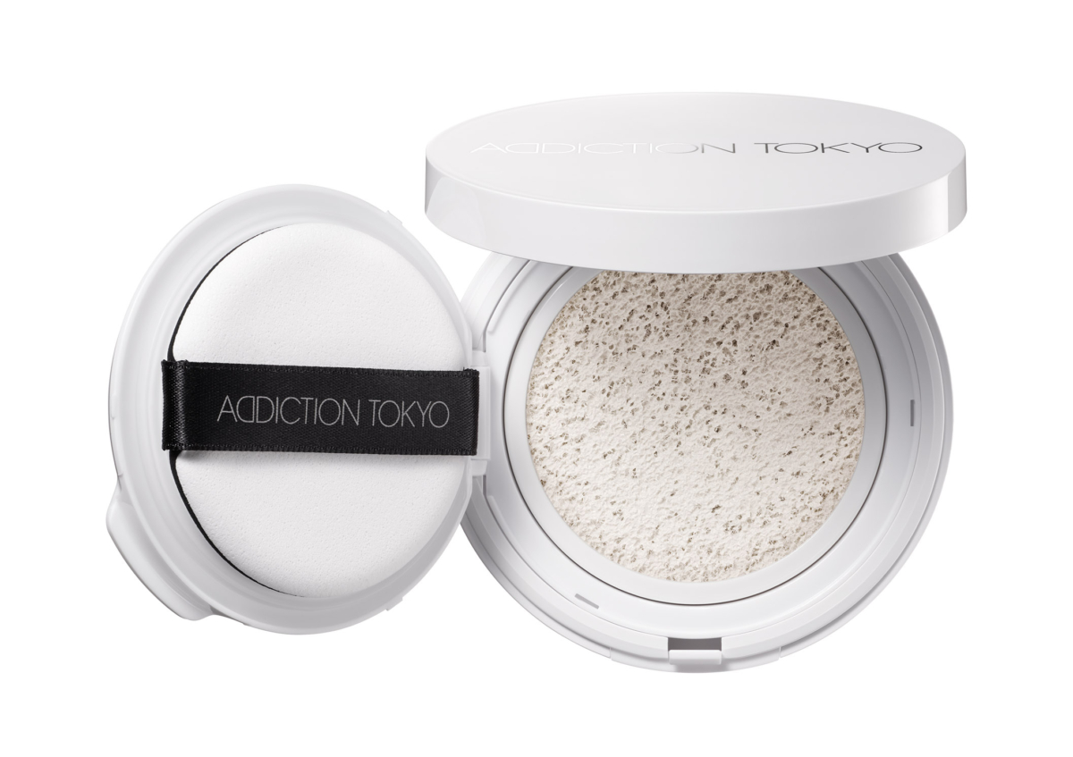 ADDICTION 水透癮潤色氣墊CC霜(炫耀貝殼光限定版) 12g SPF45 PA+++ 限定一色，NT$1200※ 氣墊CC霜 專用粉盒另售 NT$390