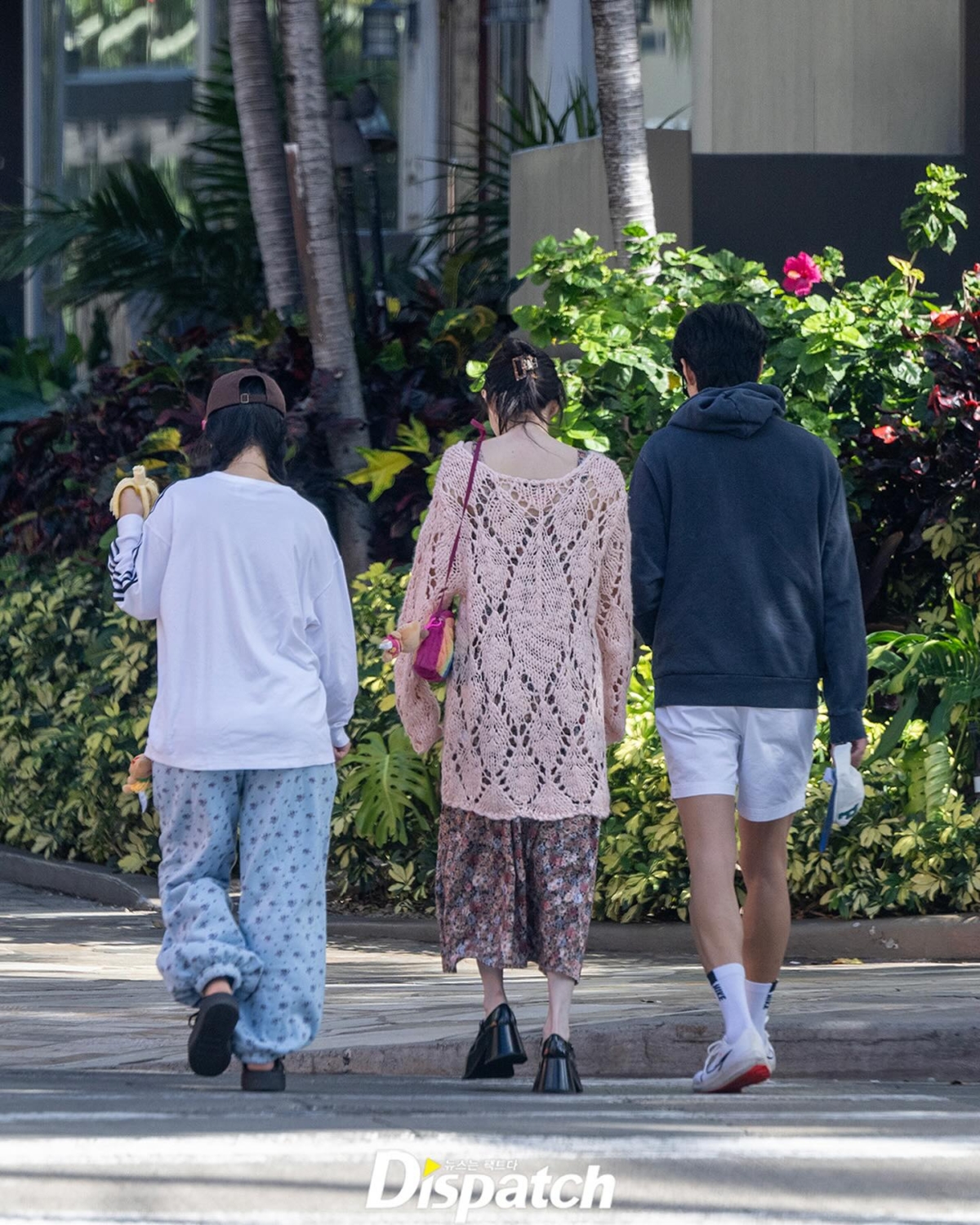 韓韶禧、柳俊烈並肩走
