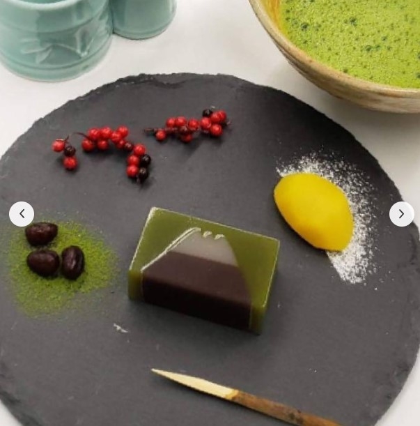 金多留満「翠綠小梅富士山羊羹」讓人將富士山納入口中。