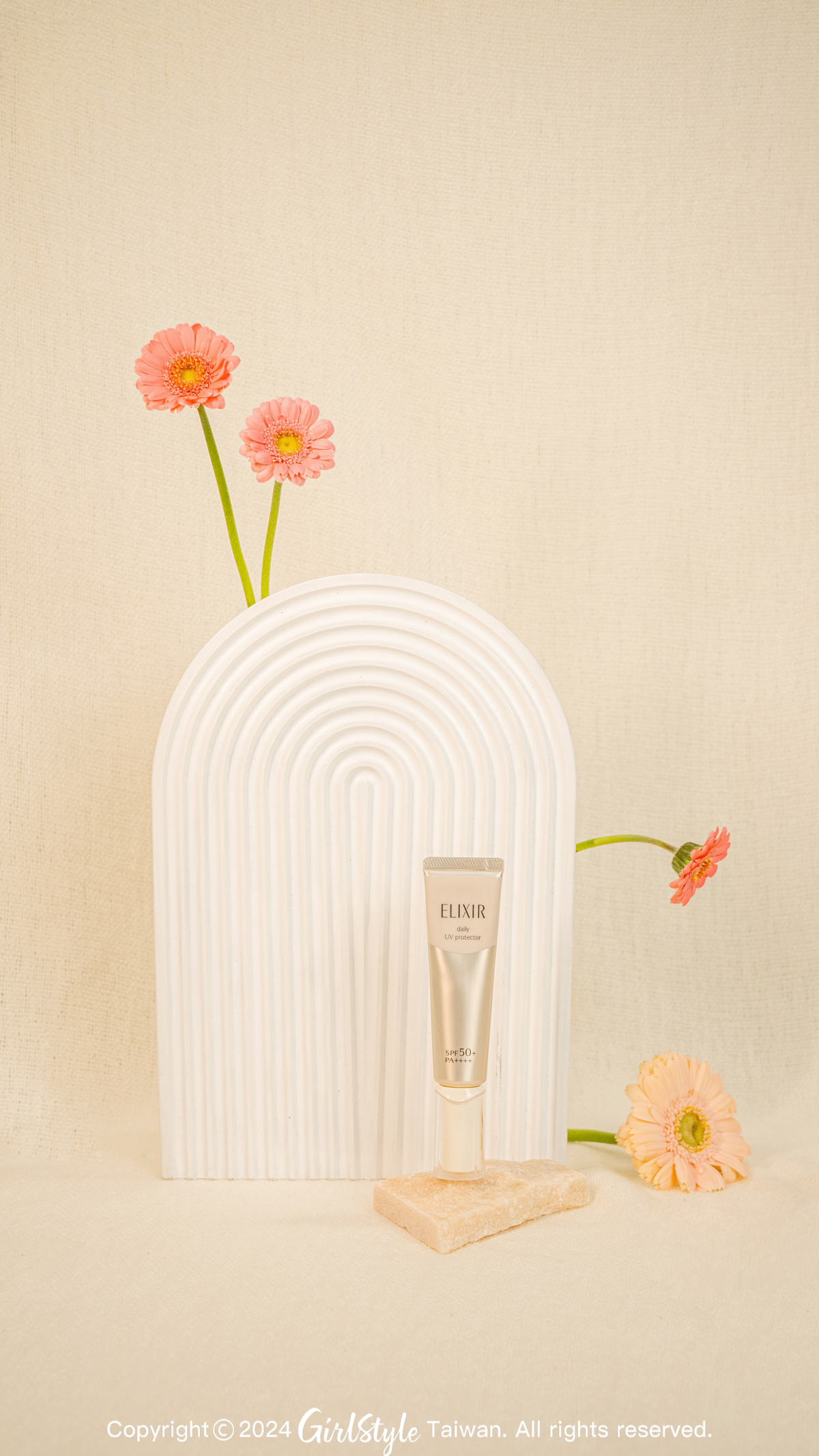 ELIXIR 怡麗絲爾 彈潤多效美肌乳SP+ SPF50/PA++++ 35ml，NT$950