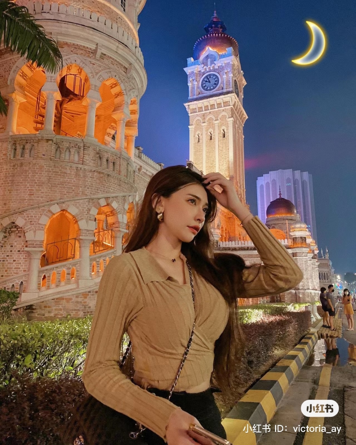 馬來西亞獨立廣場融合阿拉伯和印度風情，讓人彷彿變身為月亮仙子。