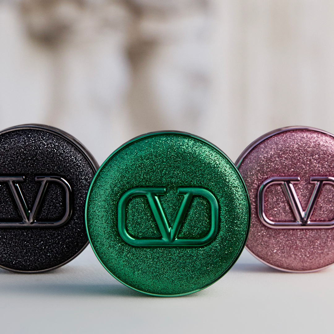 VALENTINO BEAUTY 高訂輕透氣墊粉餅 全新訂製外殼 共3色， NT$3,100