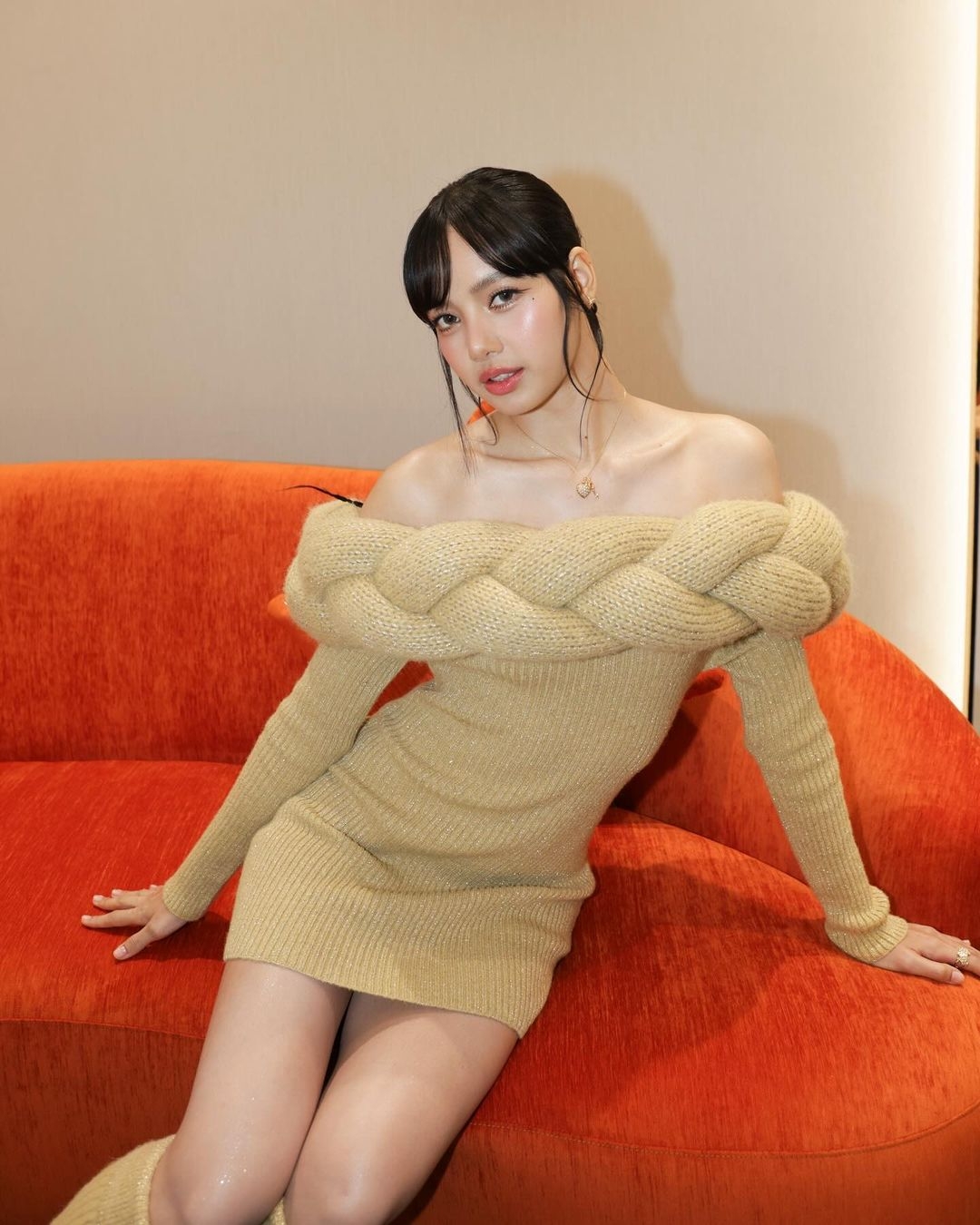 Lisa開心展示新造型