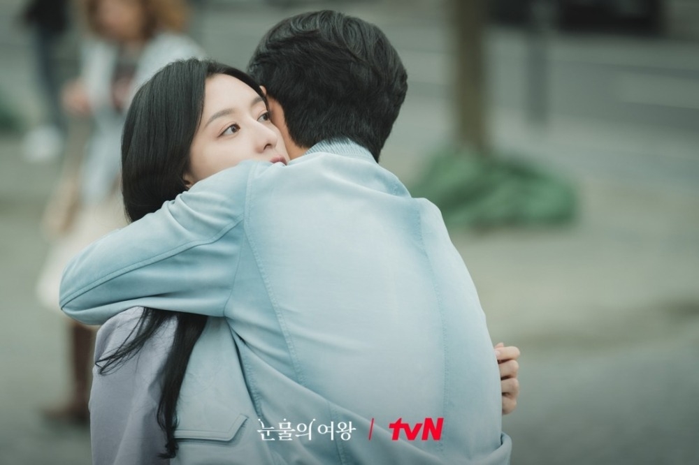 金秀賢、金智媛《淚之女王》