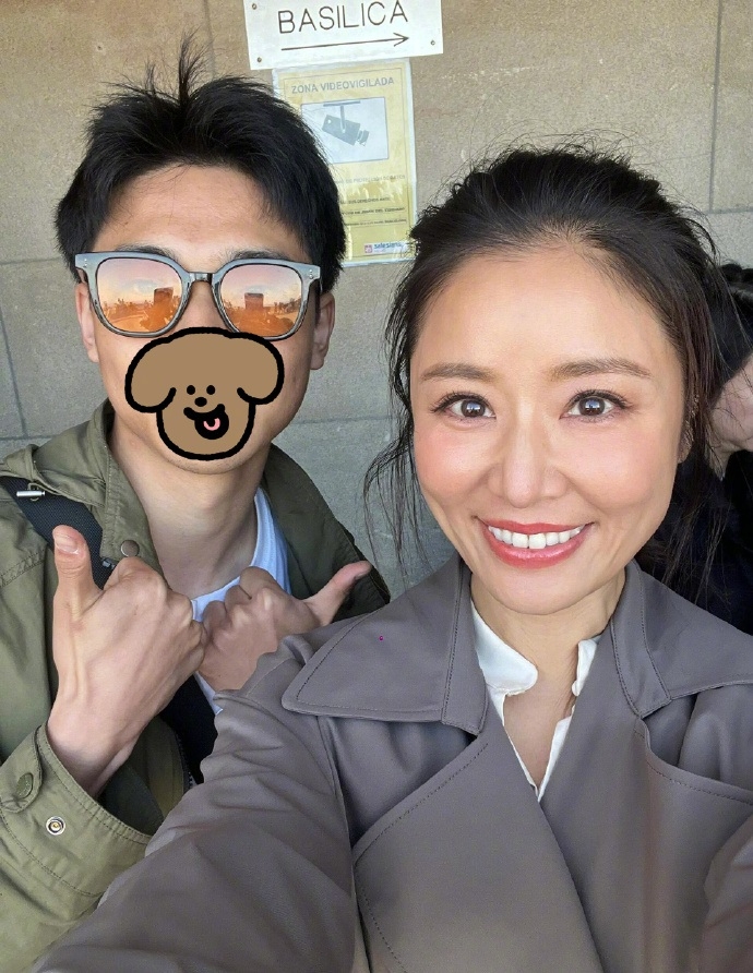 路人巧遇林心如,直接用原相機合照