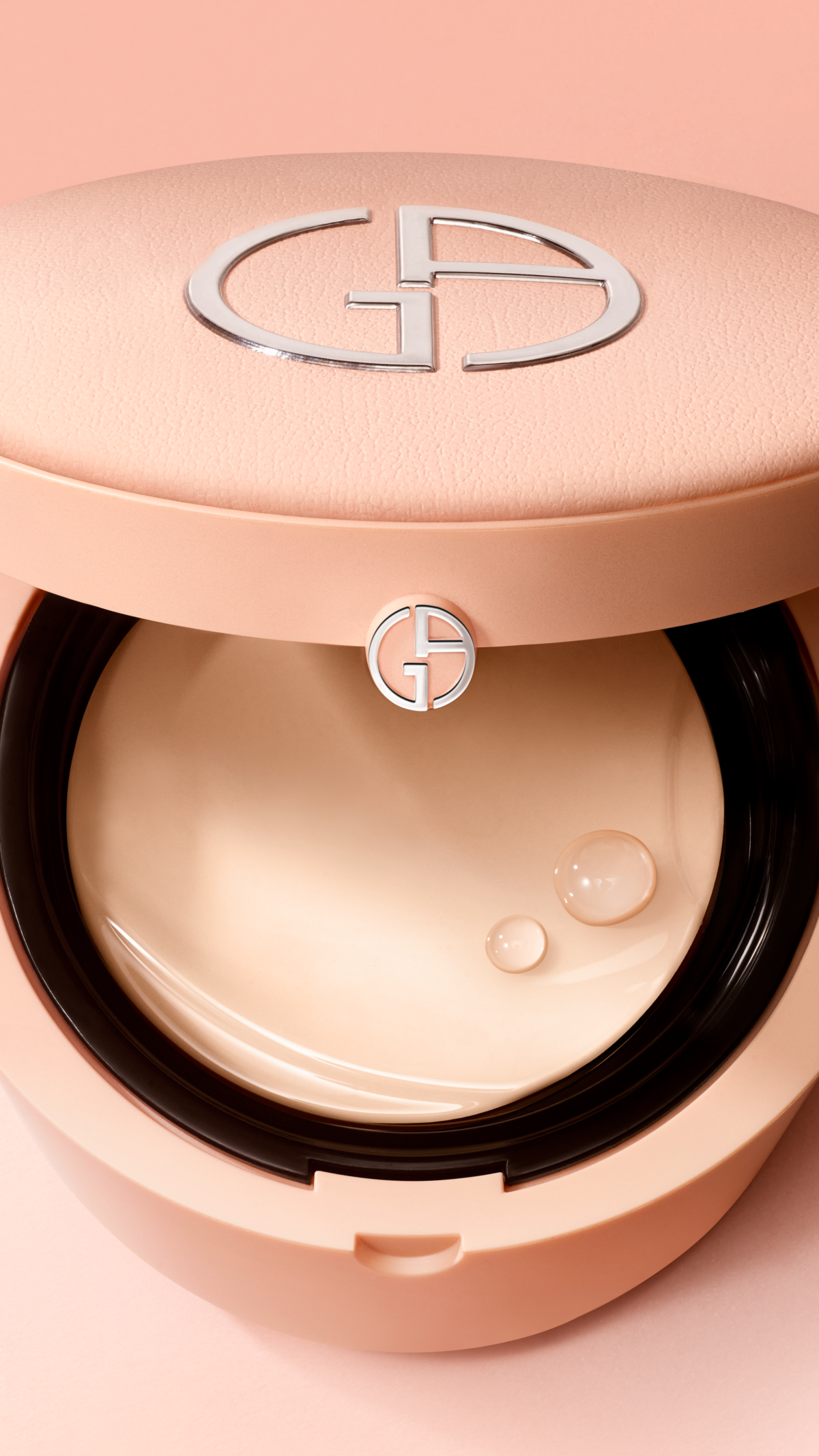 Giorgio Armani「完美絲絨持久氣墊粉餅 冷煙粉限定版」含蕊心 NT$3,500