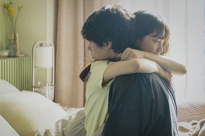 秀智在片中飾演在「Wonderland」中復原了因事故而臥床不起的男友「鄭仁」 的癡情女友