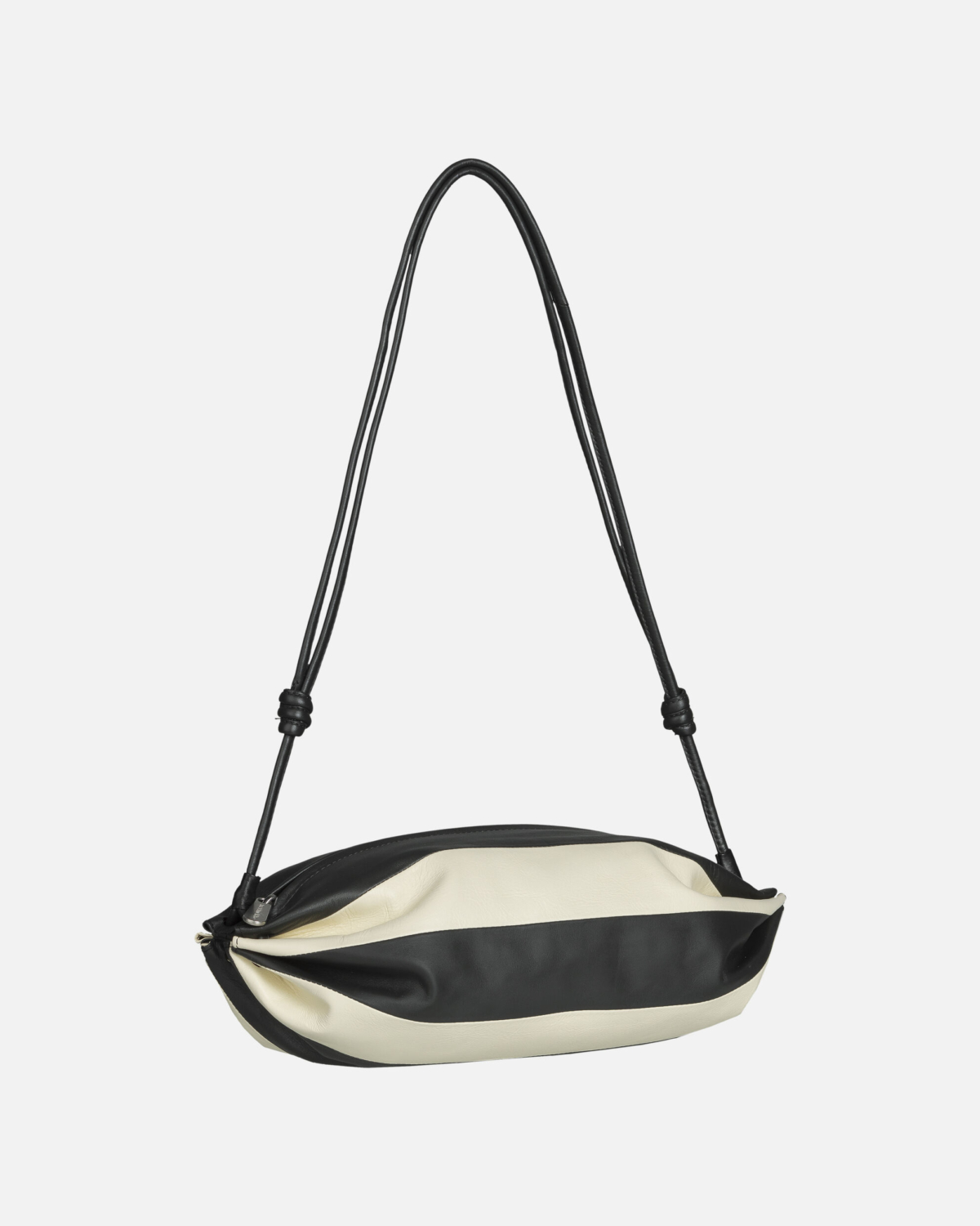 Marimekko 黑白Karla皮革肩揹包，NT$11,900