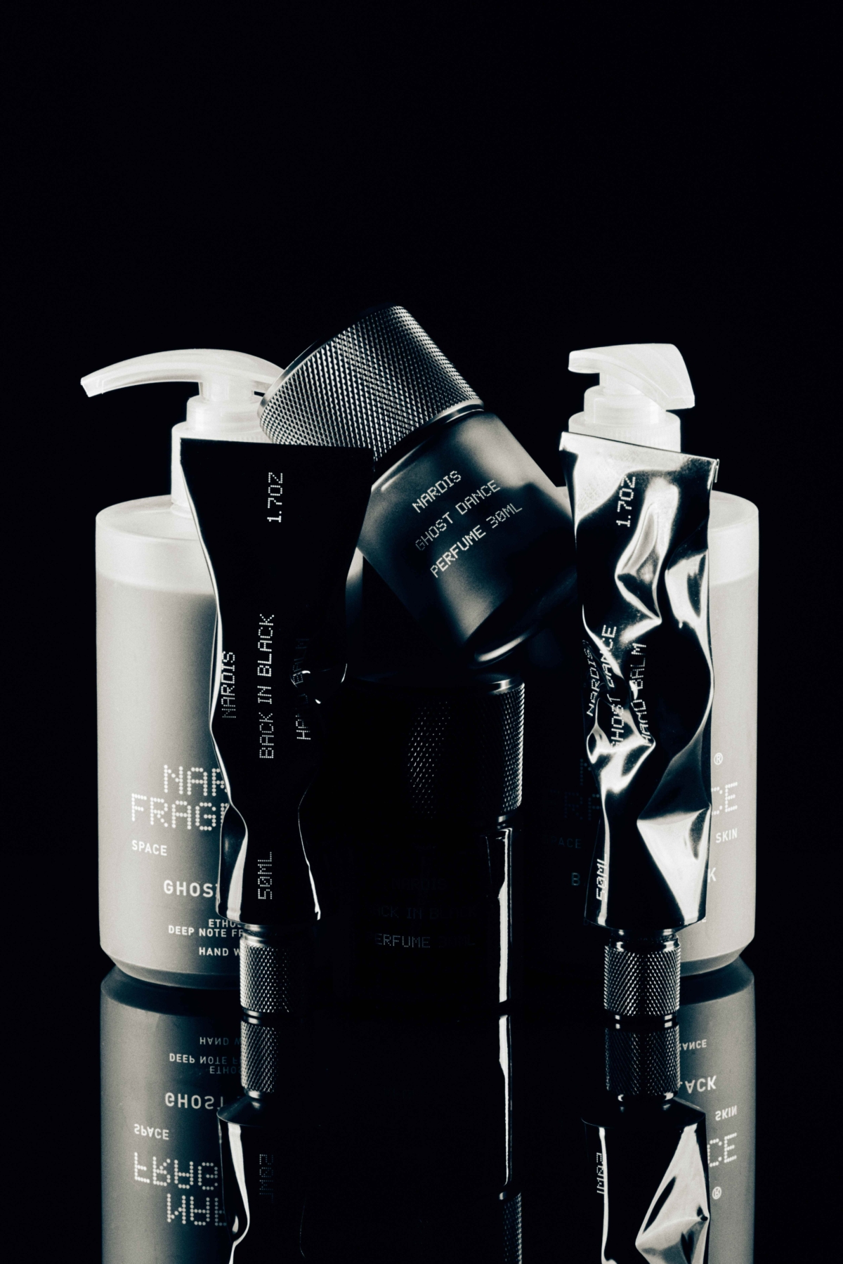 產品包含淡香精、護手霜、洗手乳、還有三入組的小香組合