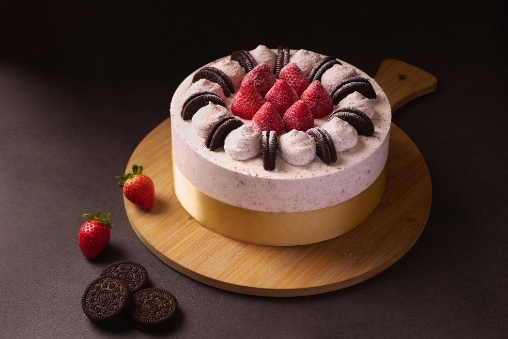 橘村屋「歐牧草莓Oreo鮮奶油蛋糕」料好實在。