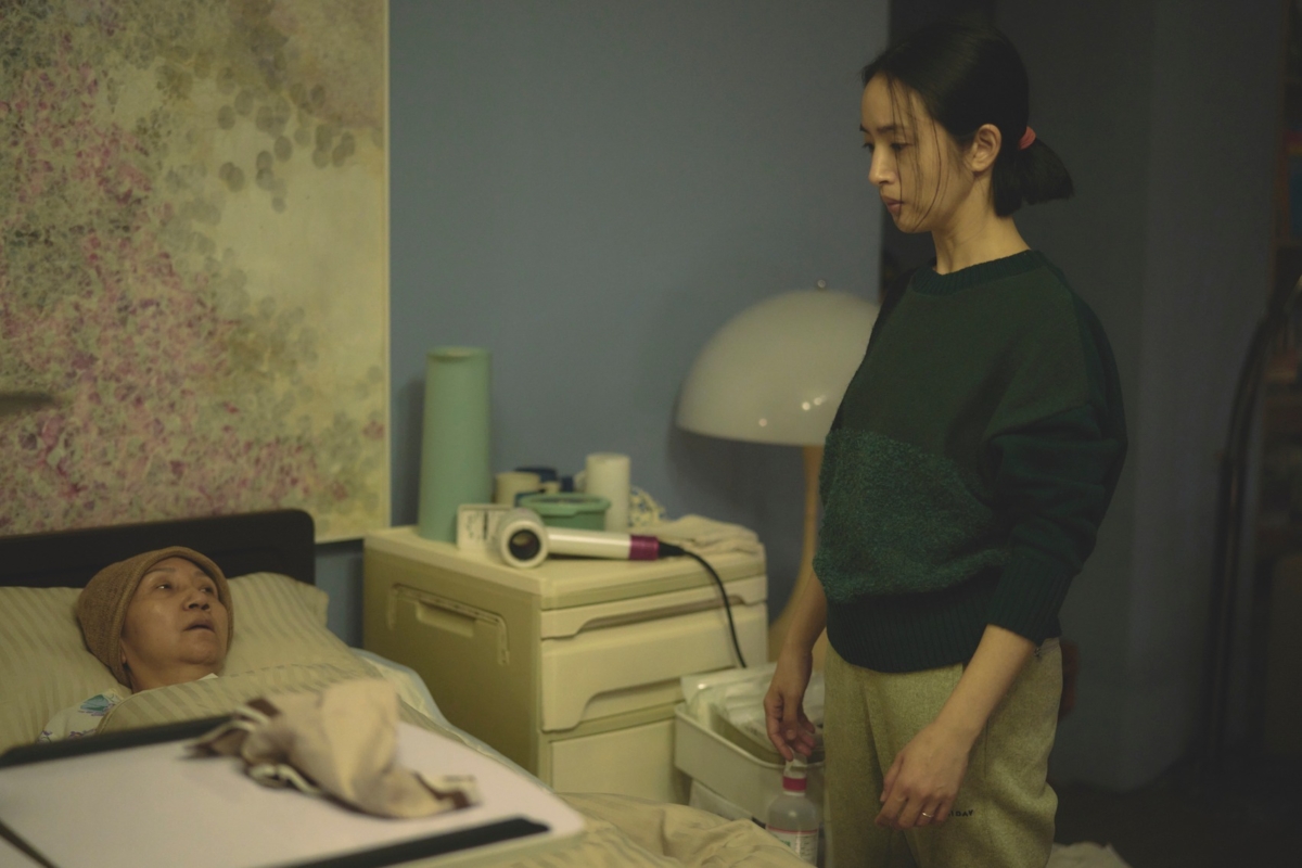 「簡慶芬」在婚後對「何媽媽」不滿。