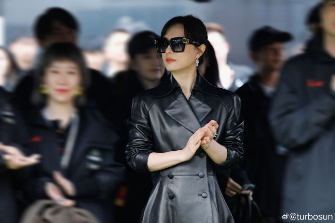 孫儷目前正在趕拍新戲《三十九二十八》。