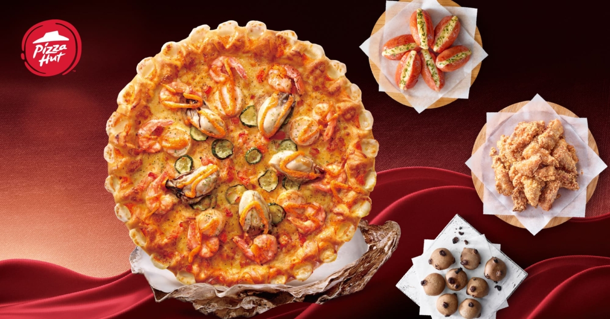 必勝客鼓勵民眾回家陪伴媽媽,推出適合三人小家庭的888元起的「母親節小早鳥套餐」,內含一個「明太子生蠔干貝大比薩」、三款超人氣副食與一瓶可樂,套餐最高享64折優惠!