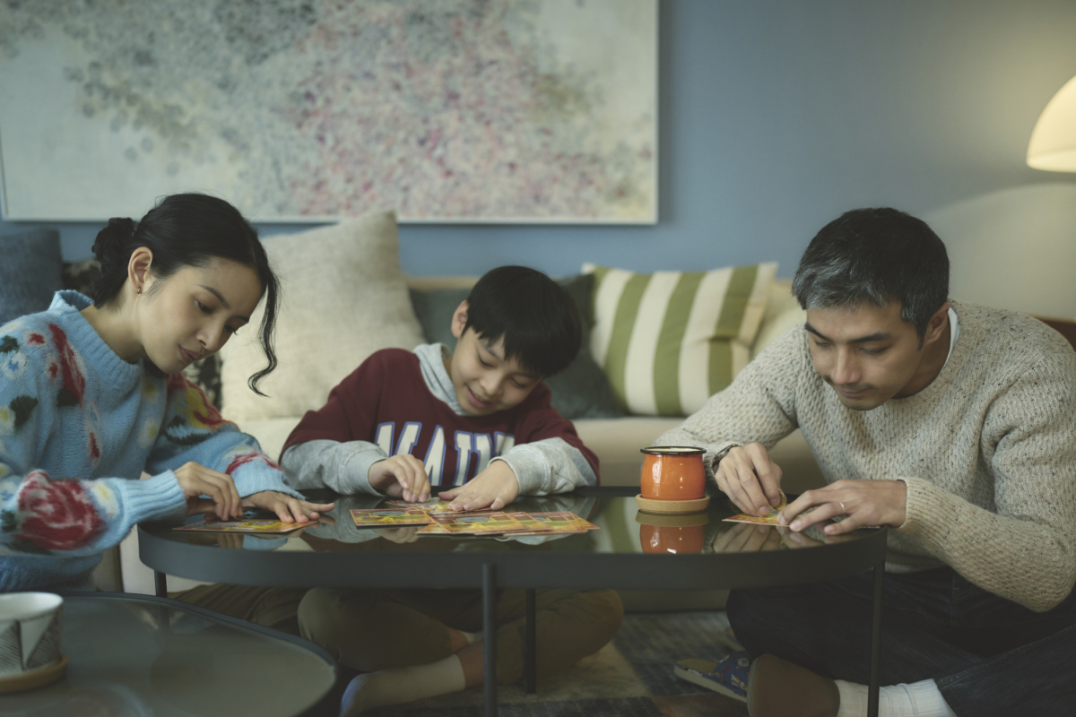 在《不夠善良的我們》中，林依晨、賀軍翔詮釋家庭美滿的日復一日。