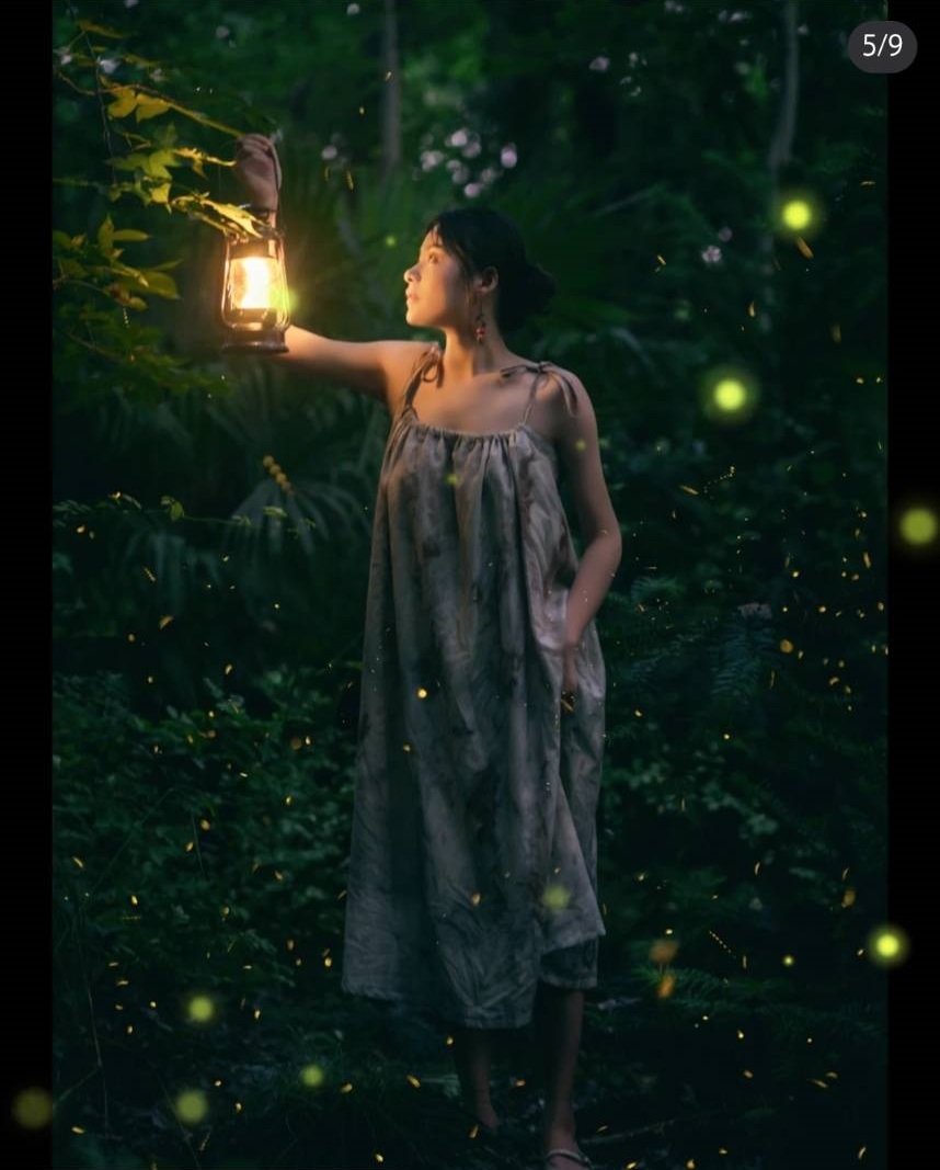 亮燦燦的螢火蟲群形成一片光海。