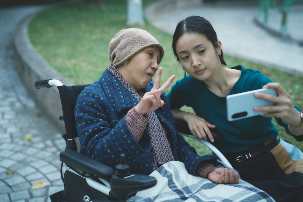 陸弈靜在《不夠善良的我們》飾演「何瑞之」媽媽「何魏水妹」。
