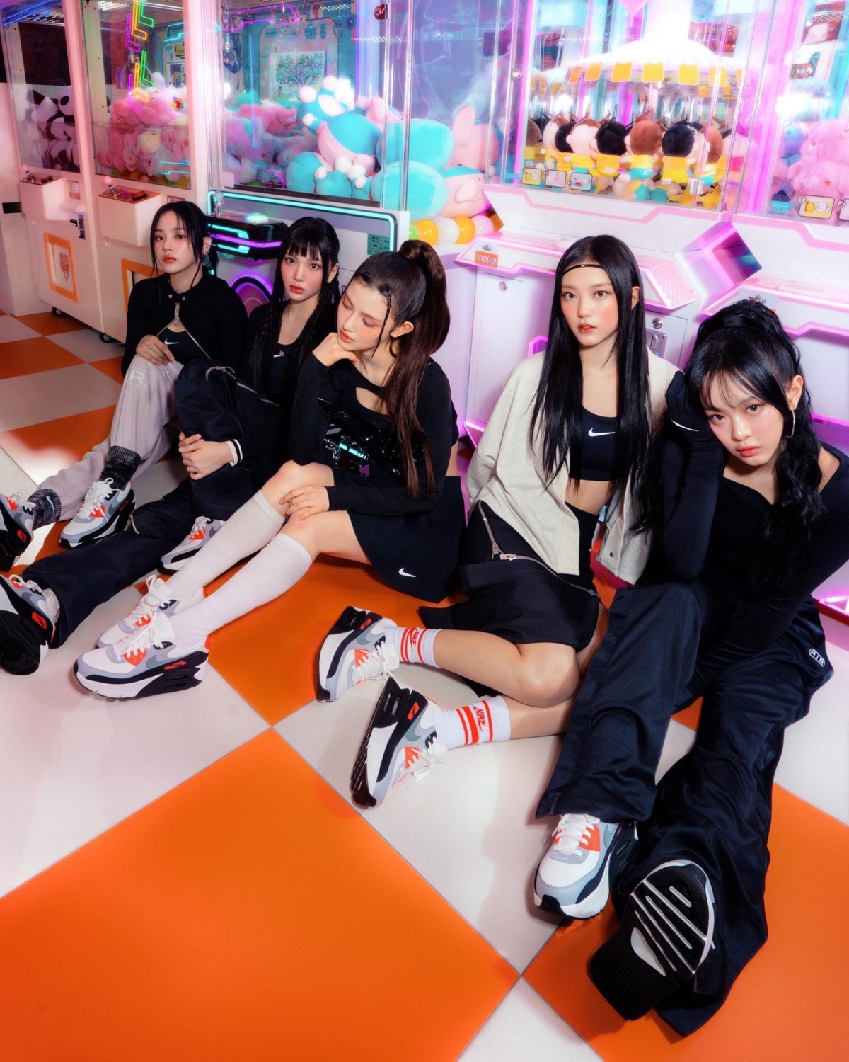 NewJeans穿著NIKE Air Max 90 LV8
