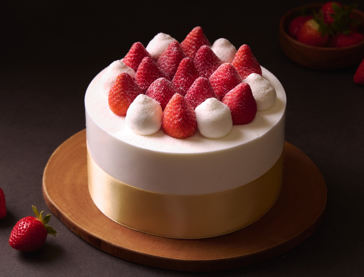 橘村屋6吋「歐牧草莓鮮奶油蛋糕」草莓碩大新鮮。