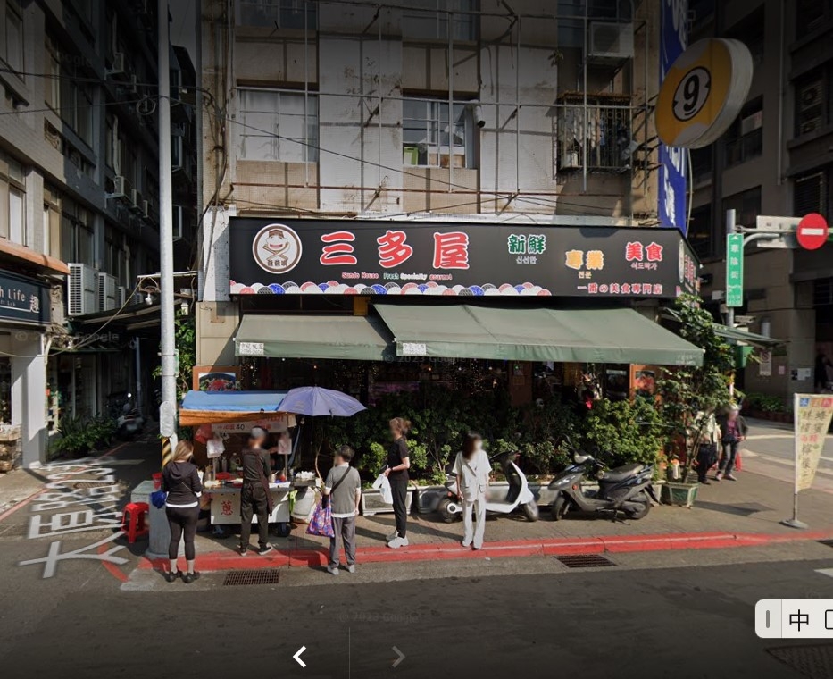 「黃福龍脆皮蔥油餅」位於華陰街三多屋爸爸嘴前。