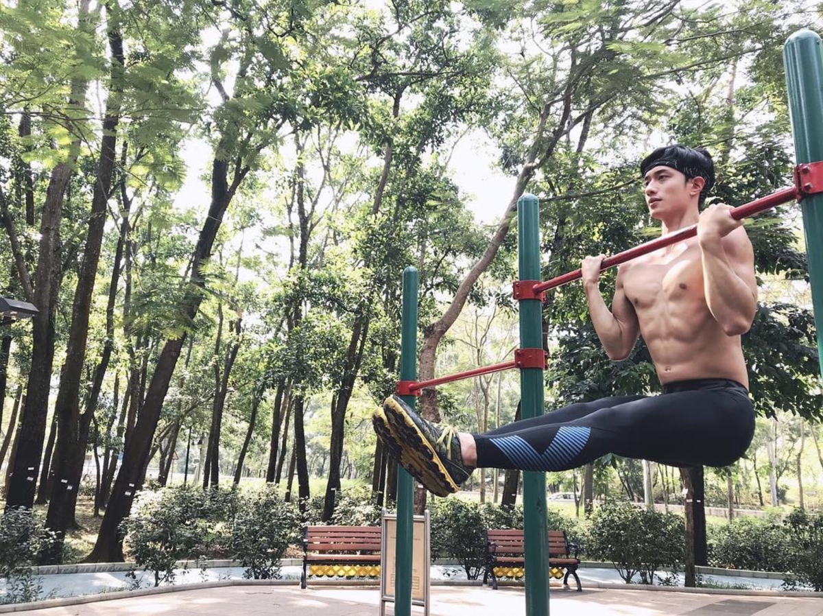 劉俊謙看似文青的臉蛋之下,擁有一身結實肌肉。