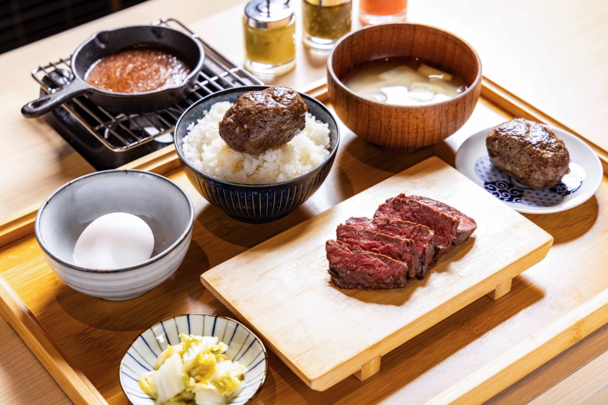 炭火牛橫膈膜排定食NT$650，漢堡排_嘉大巨蛋店最新限量餐點