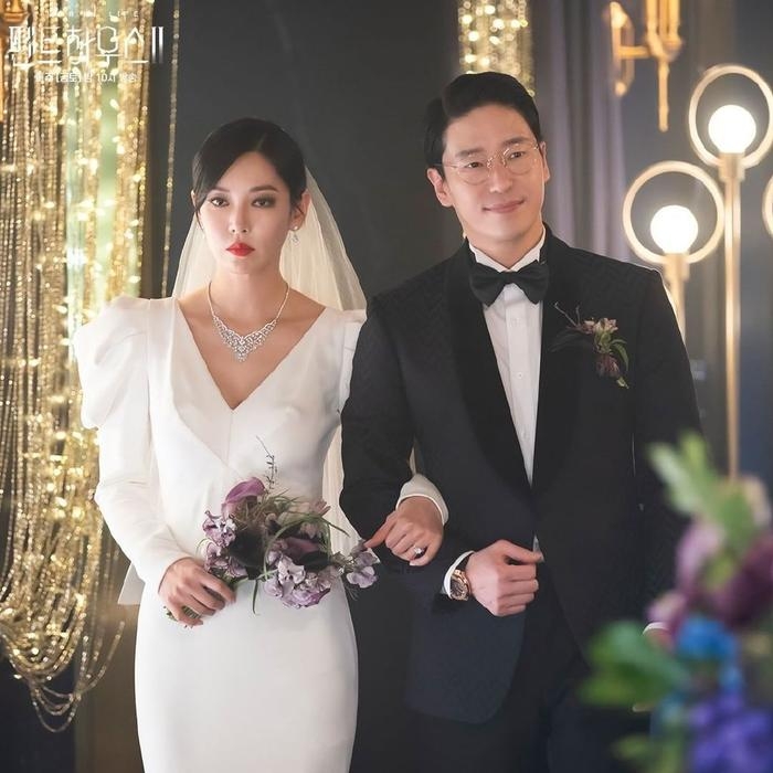 嚴基俊在《Penthouse上流戰爭》結過許多次婚，自己終於在48歲成為新郎了！