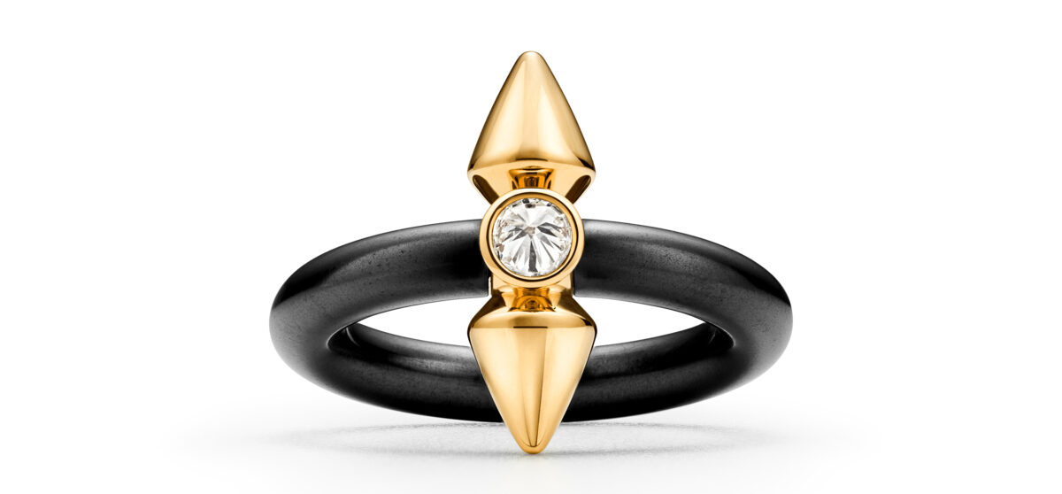 Tiffany Titan by Pharrell Williams系列 18K 黃金與黑鈦金鋪鑲鑽石戒指