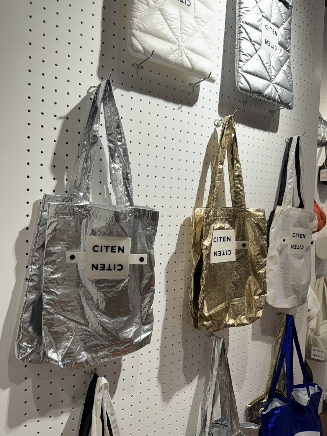 CITEN捲捲收納金屬 托特包 S，NT$600