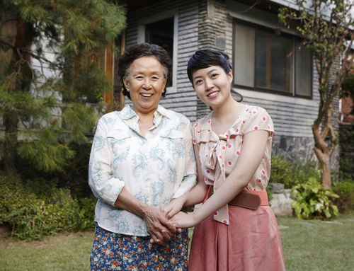 《奇怪的她》沈恩敬、羅文姬拍下經典合照。