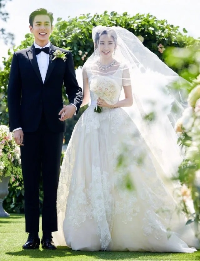 張若昀、唐藝昕在2019年飛到愛爾蘭完婚。