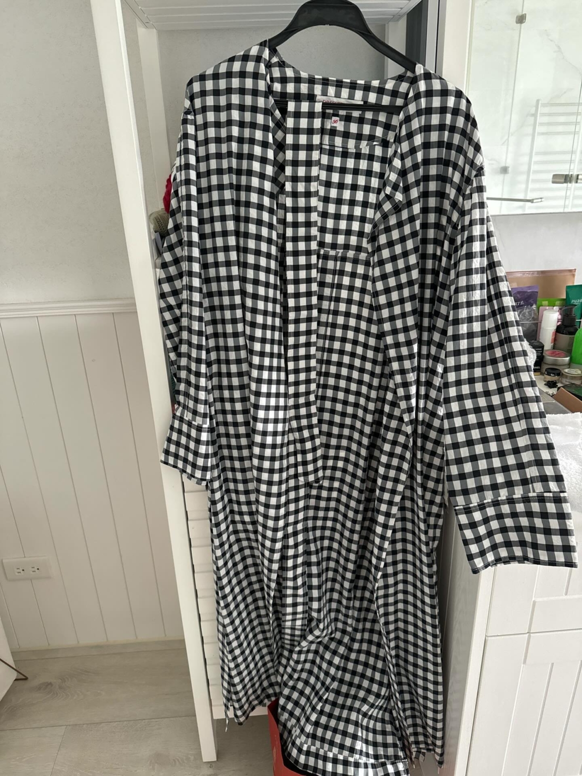 陶子曬出同款黑白格紋上衣加入撞衫之亂。