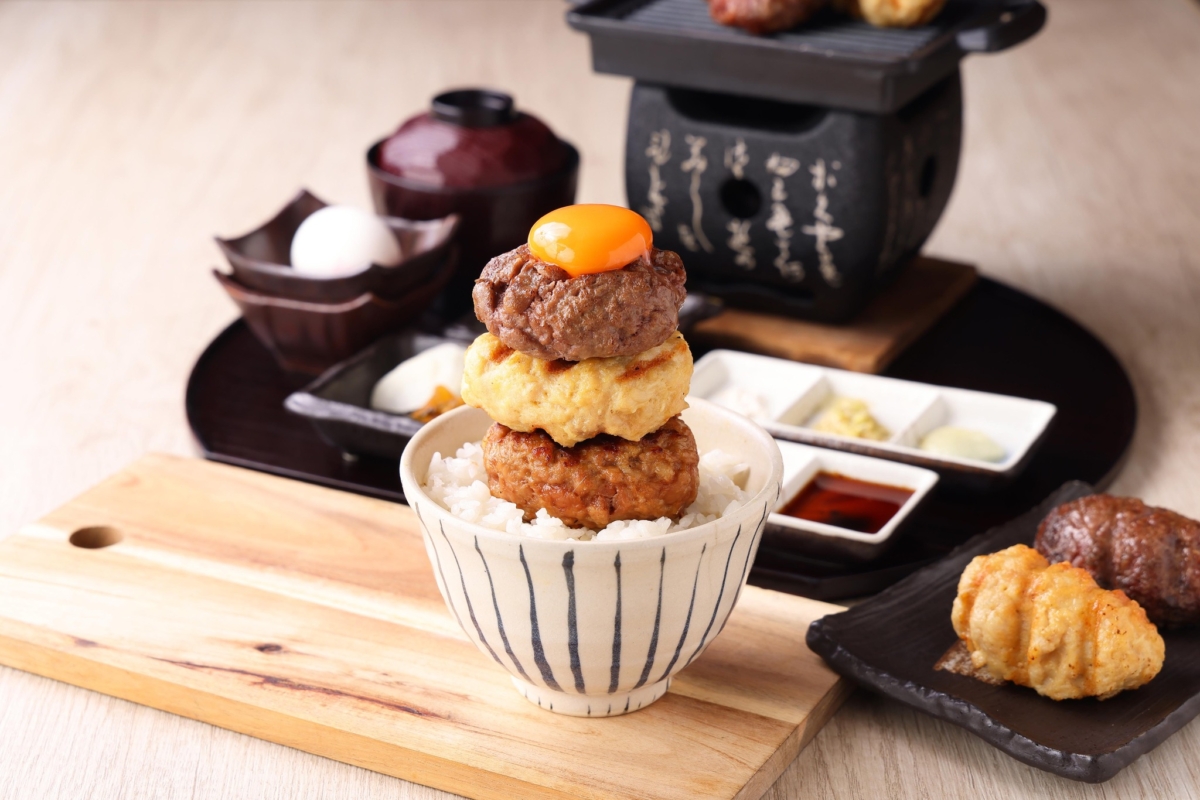 「焱の挽肉」每份不到NT$5百元的定食價格(不包含服務費)受到許多小資族歡迎。