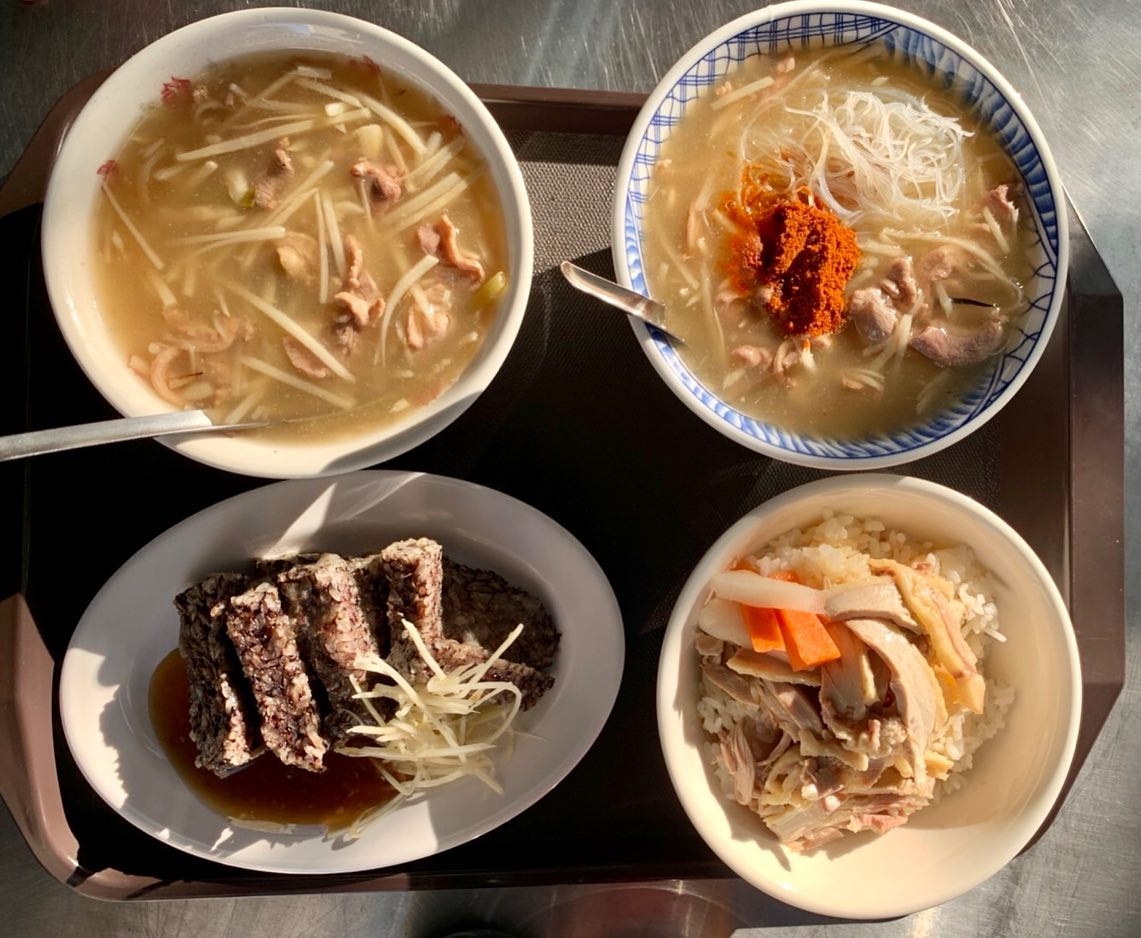 來到葉桑生炒鴨肉焿不用花大錢就能享受道地台式美味。