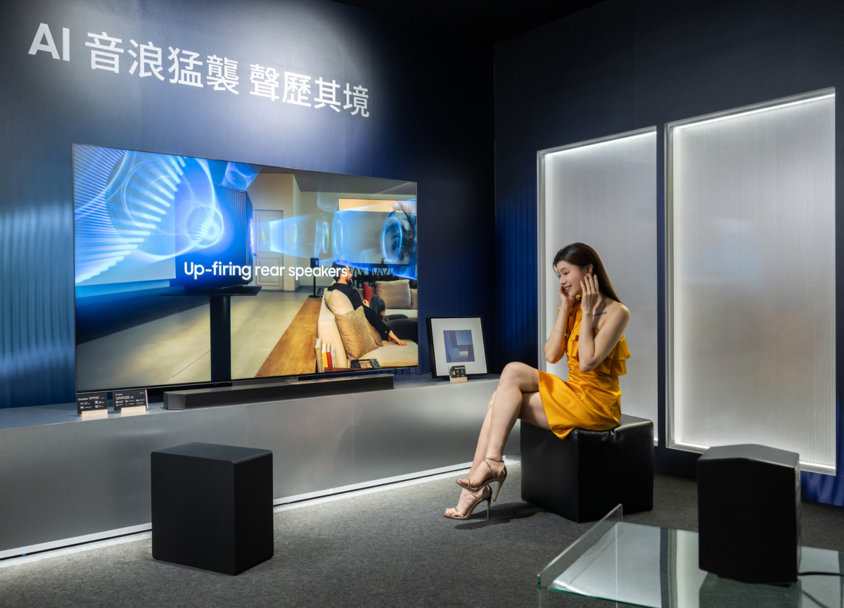 三星新一代Q系列Soundbar,與三星智慧顯示器連結後,透過AI晶片分析,展現更為細緻的3D環繞立體感。