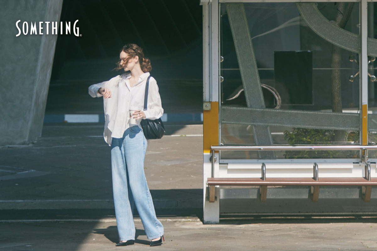 以「THE OWN TIME」為主題，為忙碌的現代女性推出「會呼吸的牛仔褲」系列