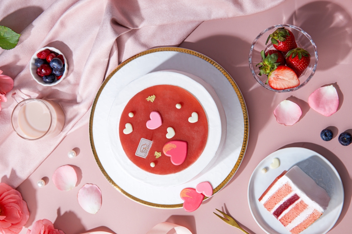 酸甜滋味層層堆疊,多層次口感清爽無負擔,「慕愛花語」表面還有愛心裝飾,傳達對母親的愛。