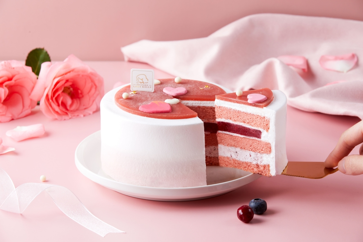 酸甜滋味層層堆疊,多層次口感清爽無負擔,「慕愛花語」表面還有愛心裝飾。