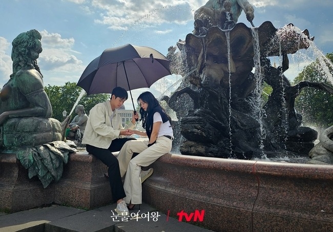 金智媛、金秀賢《淚之女王》被觀眾封為最希望他們談戀愛的一對