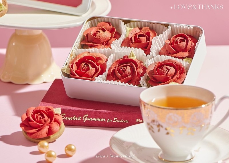 Elisa's Wonderland以職人手工精心打造he花立體的玫瑰、康乃馨餅乾