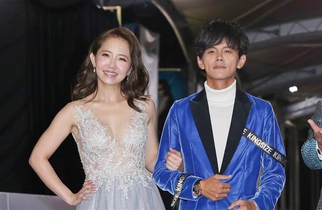 謝昕、阿翔在不倫戀爆發之前曾以《食尚玩家》主持人身分攜手走紅毯。